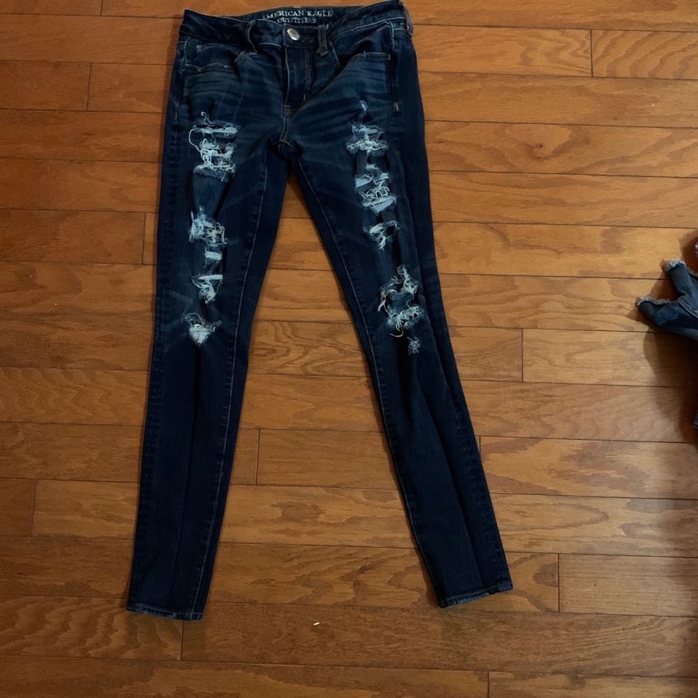 RIPPED SKINNY JEANS